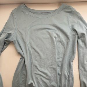 Lululemon Light blue fitted long sleeve top with thumb holes